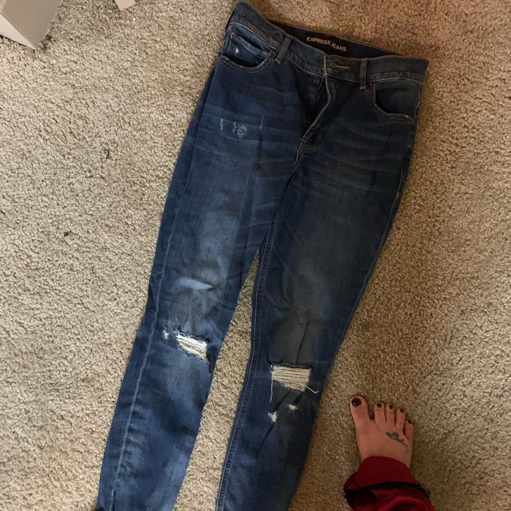 Slightly high waisted ripped jeans from Express